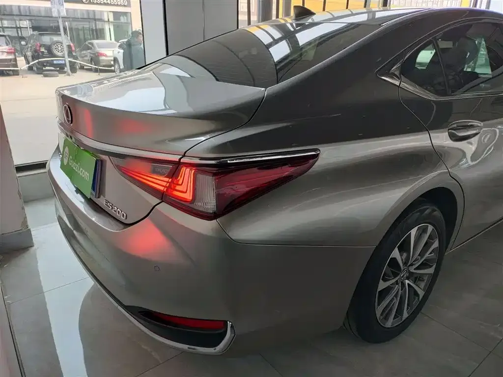 Lexus ES — фото 7