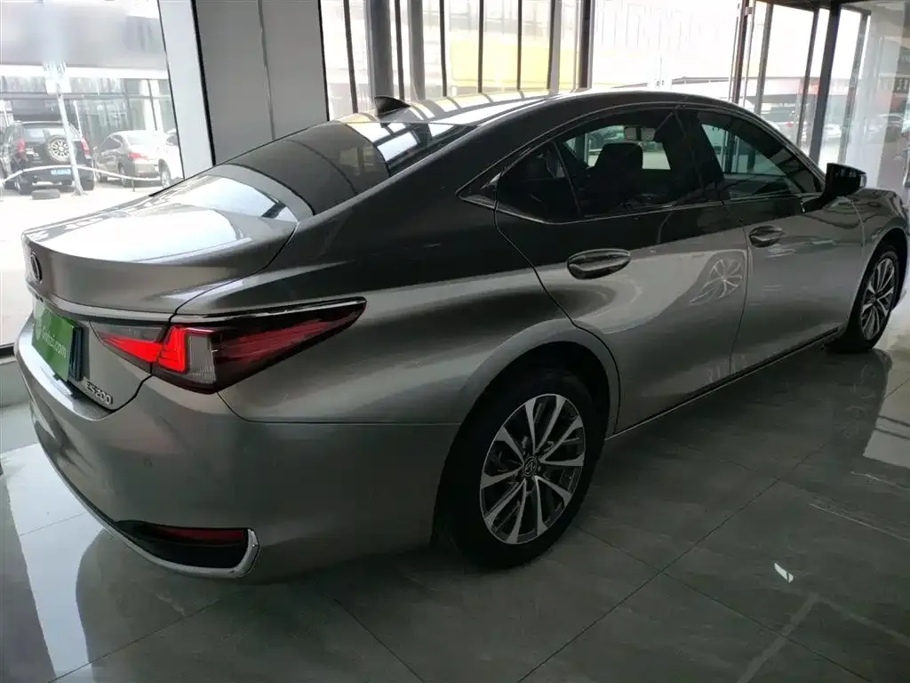 Lexus ES — фото 9