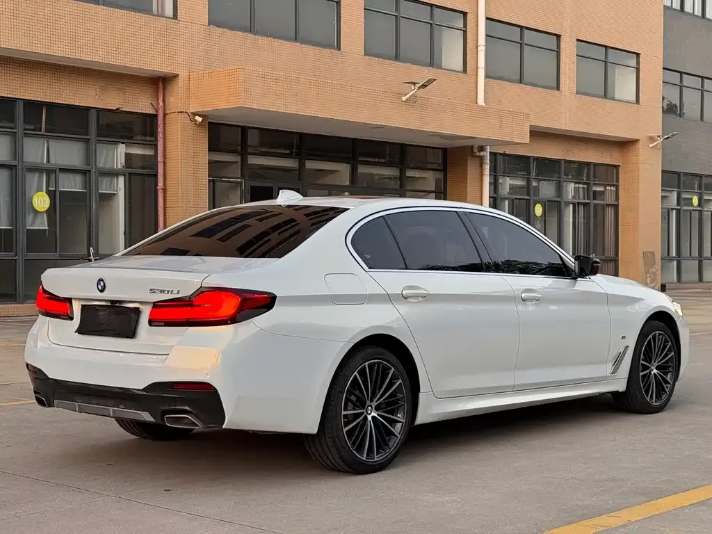 BMW 5 Series — фото 5