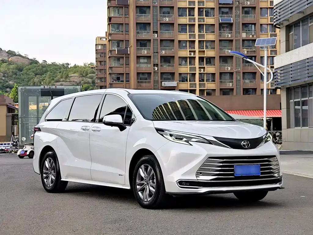 Toyota Sienna — фото 4