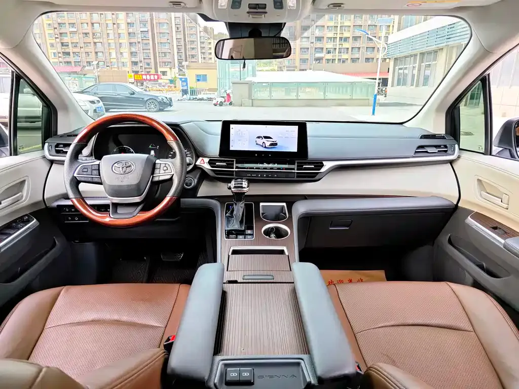 Toyota Sienna — фото 2