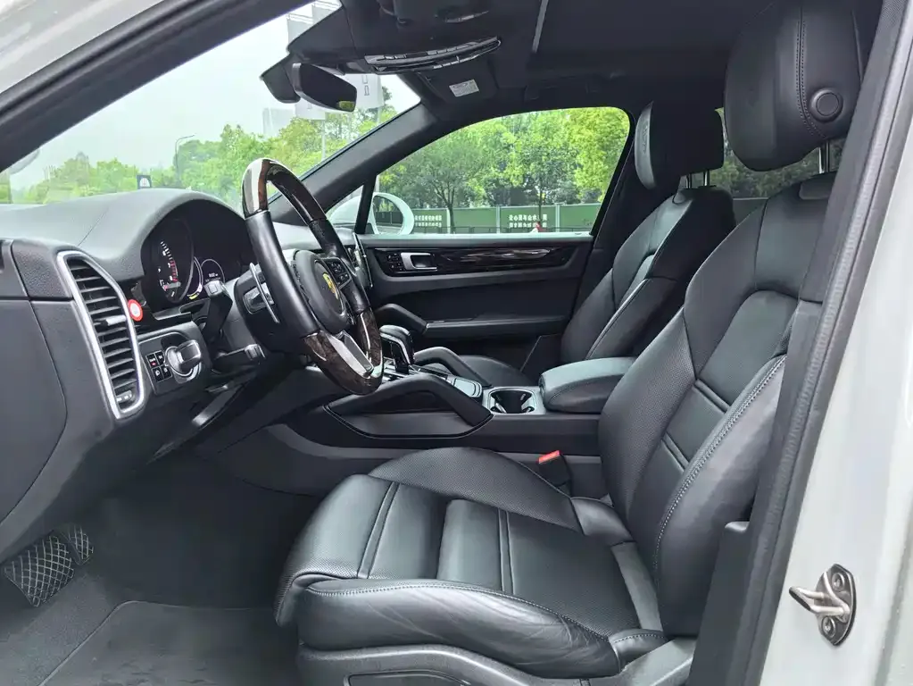 Porsche Cayenne Hybrid — фото 10