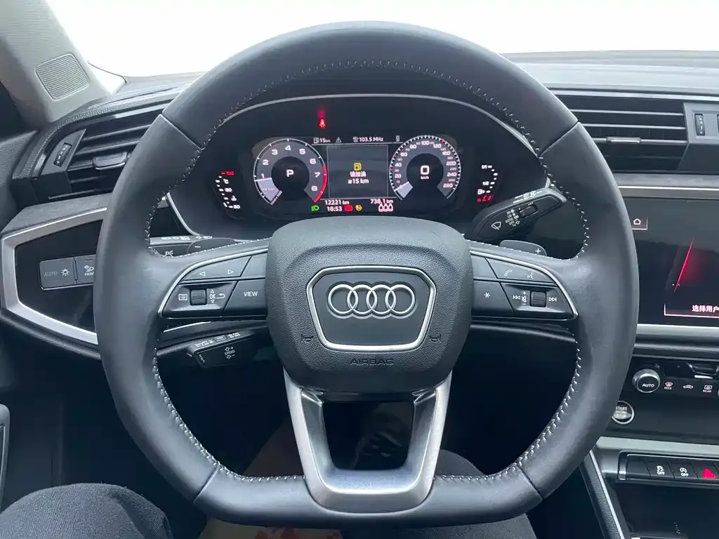 Audi Q3 — фото 5