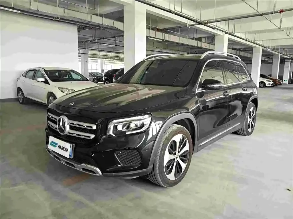 Mercedes-Benz GLB — фото 1