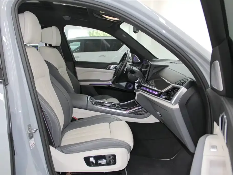 BMW X7 M60i 2023 из CN, фото 7