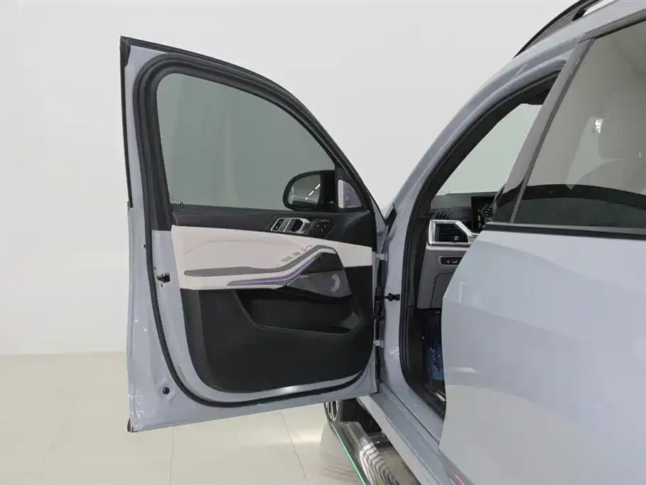BMW X7 M60i 2023 из CN, фото 2