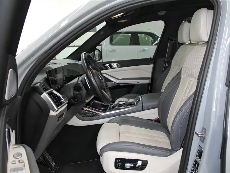 BMW X7 M60i 2023 из CN, фото 6