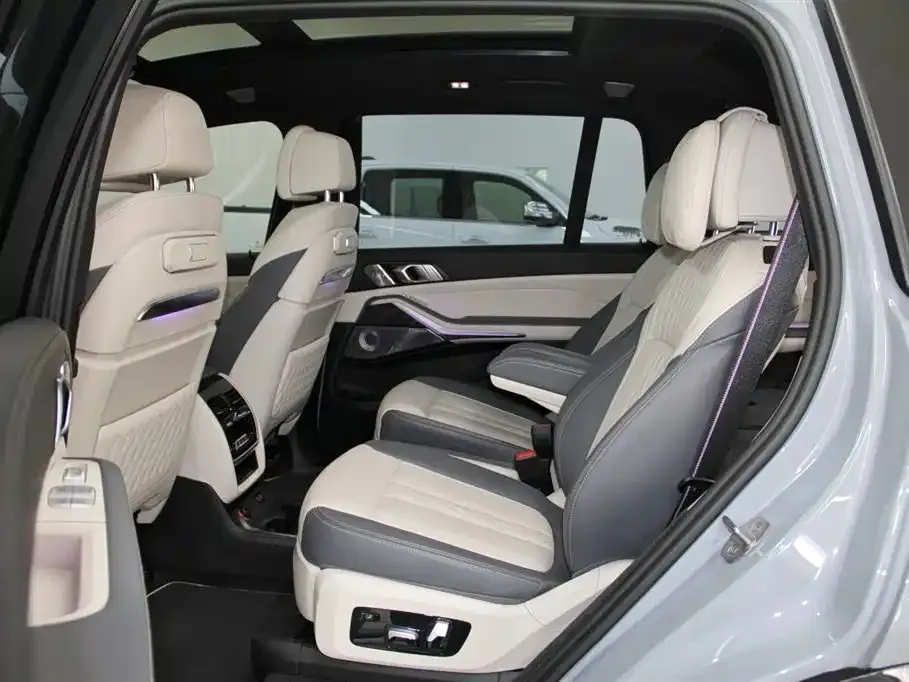 BMW X7 M60i 2023 из CN, фото 3