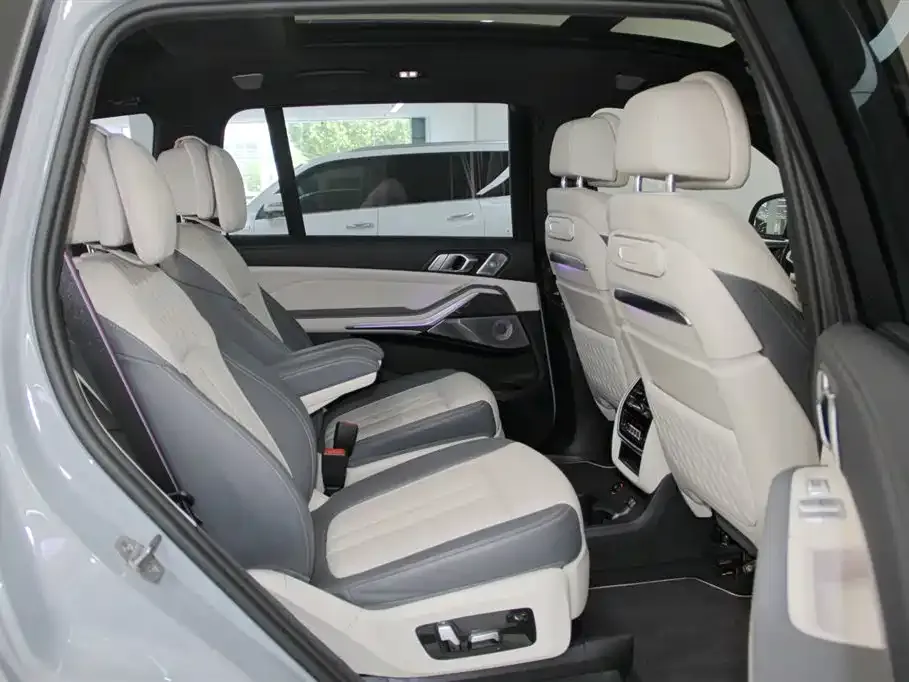BMW X7 M60i 2023 из CN, фото 5