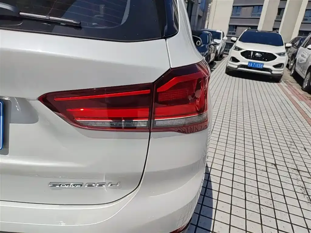 BMW X1 — фото 10