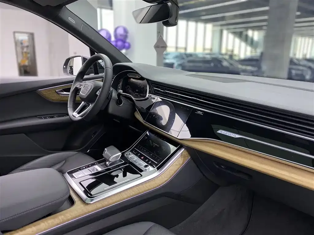 Audi Q7 2022 из CN, фото 8