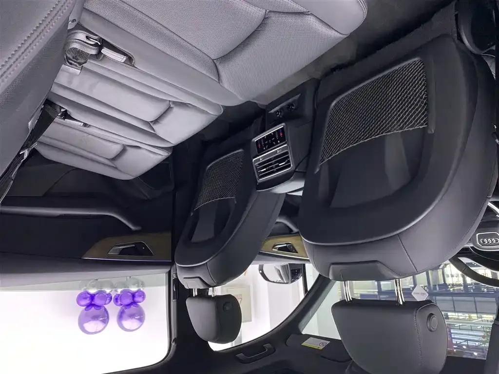 Audi Q7 2022 из CN, фото 10