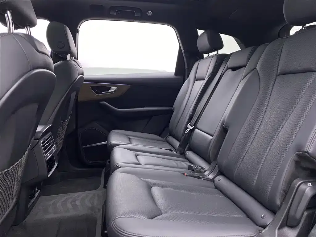 Audi Q7 2022 из CN, фото 2