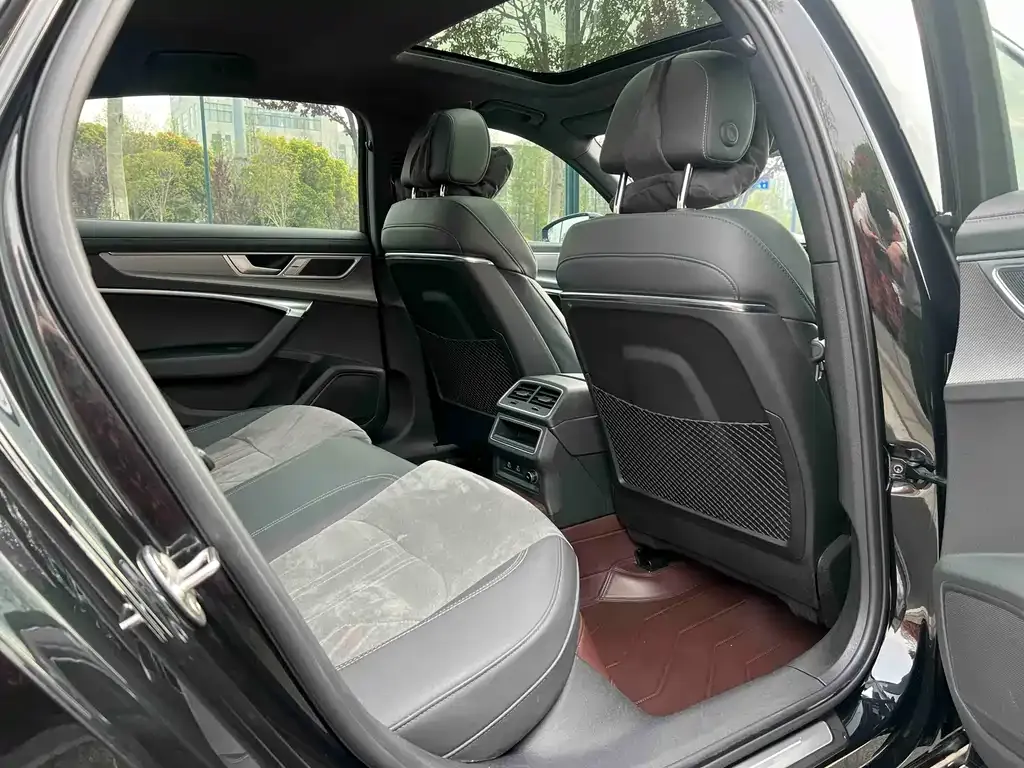 Audi A6L 2023 из CN, фото 4