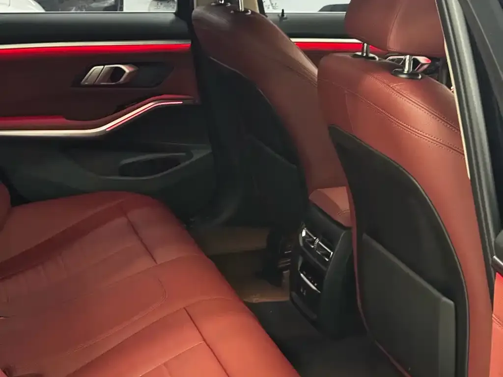 BMW 3 Series 2021 из CN, фото 2