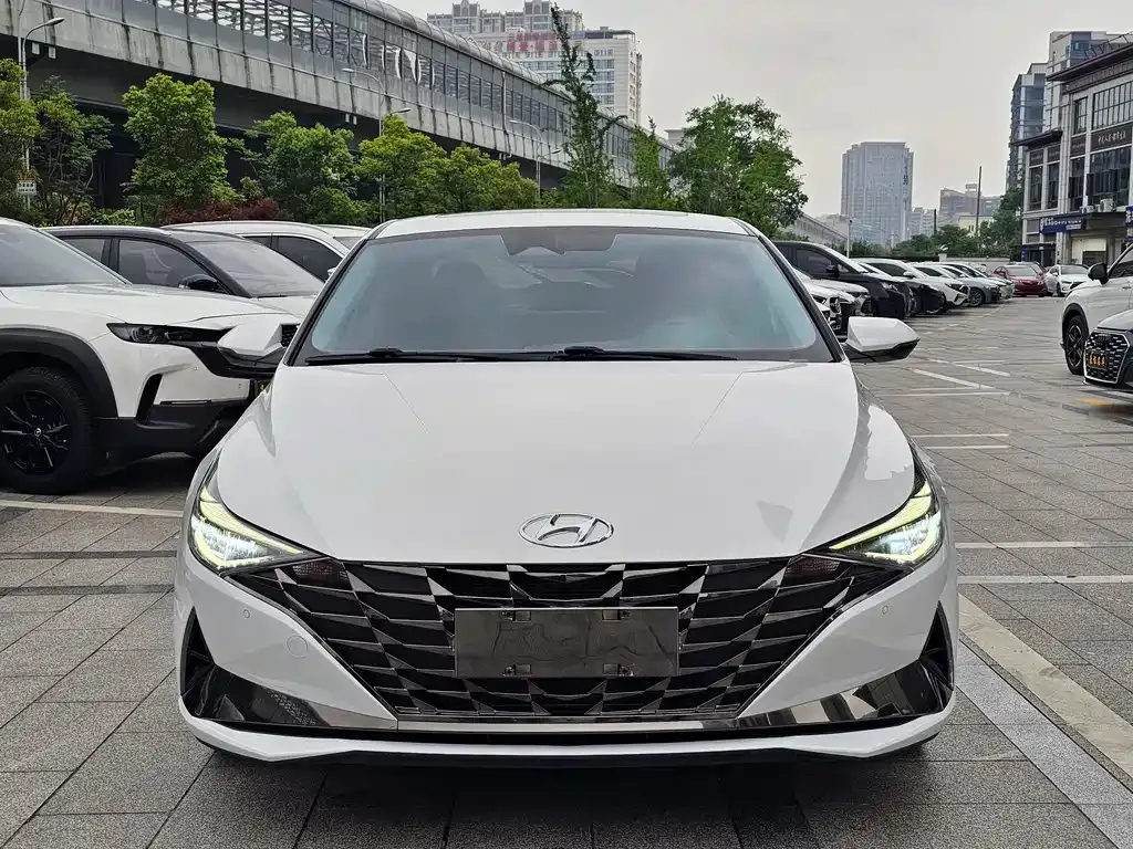 Hyundai Elantra — фото 10