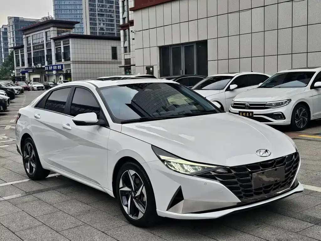 Hyundai Elantra — фото 5