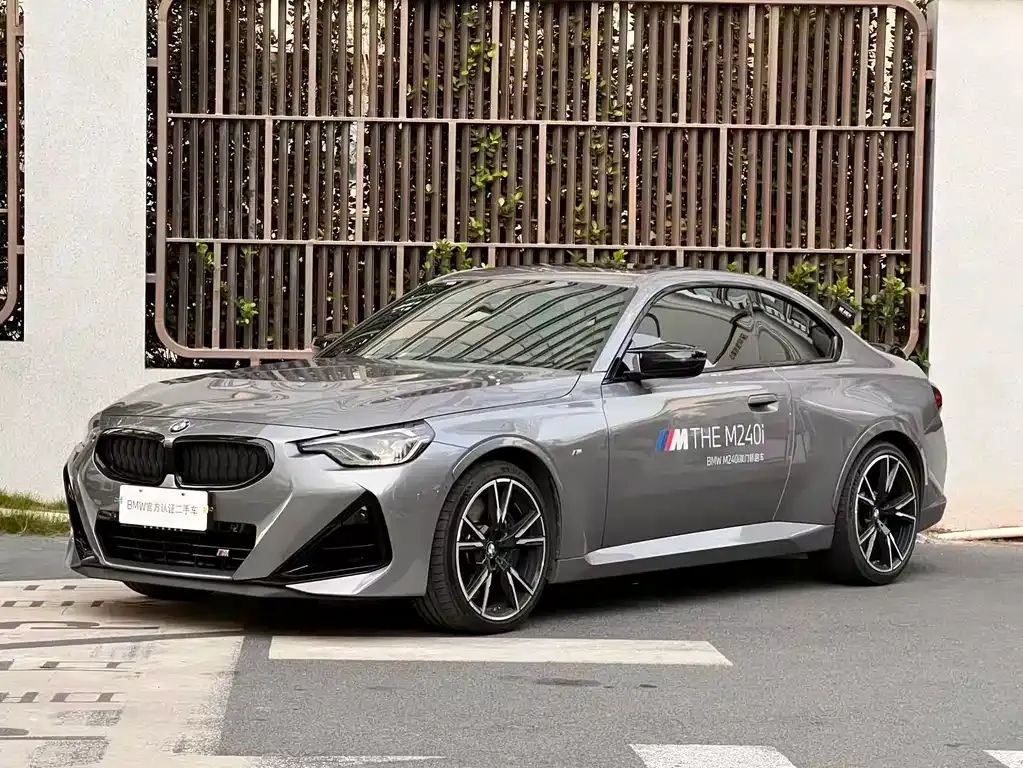 BMW M240i