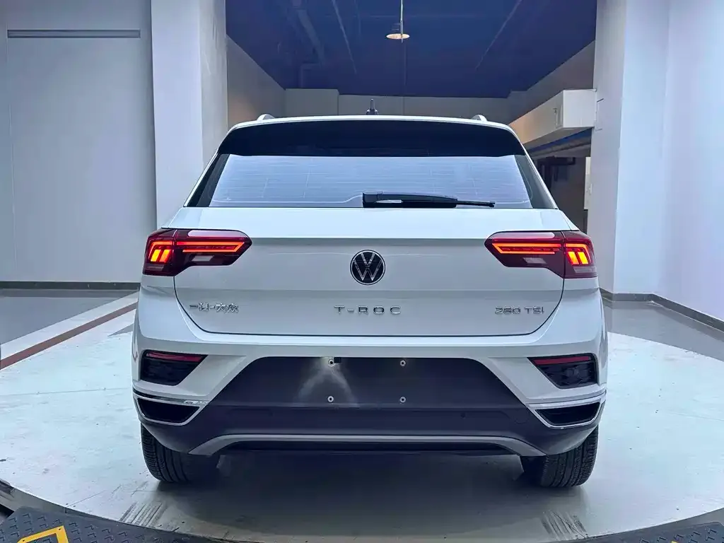 Volkswagen T-Roc — фото 2