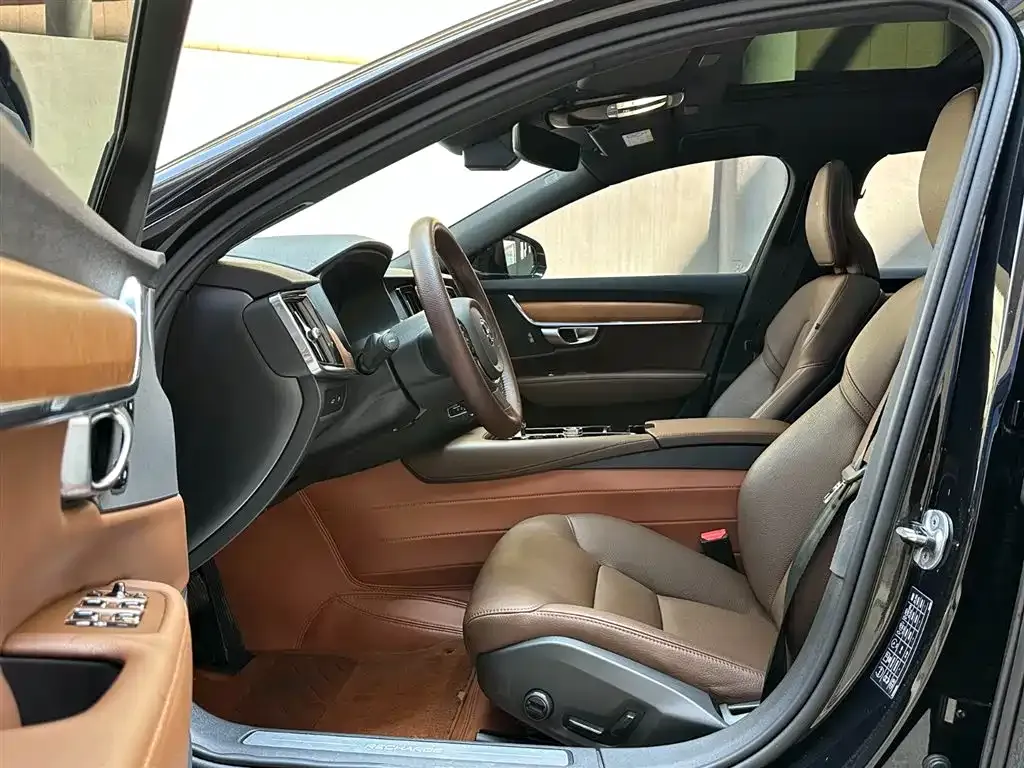 Volvo S90 PHEV 2023 из CN, фото 5