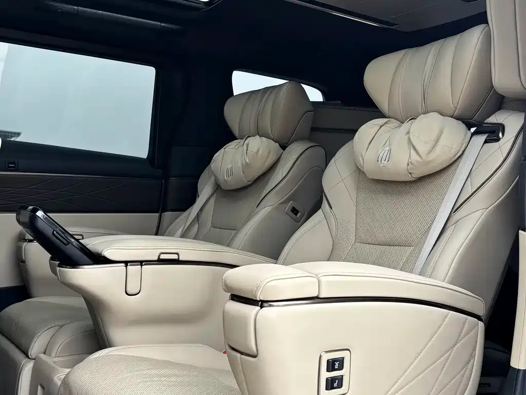 Toyota Vellfire 2024 из CN, фото 2