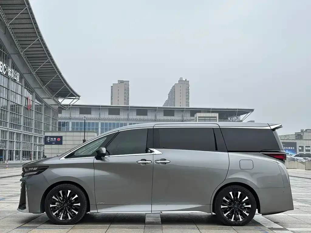 Toyota Vellfire 2024 из CN, фото 4