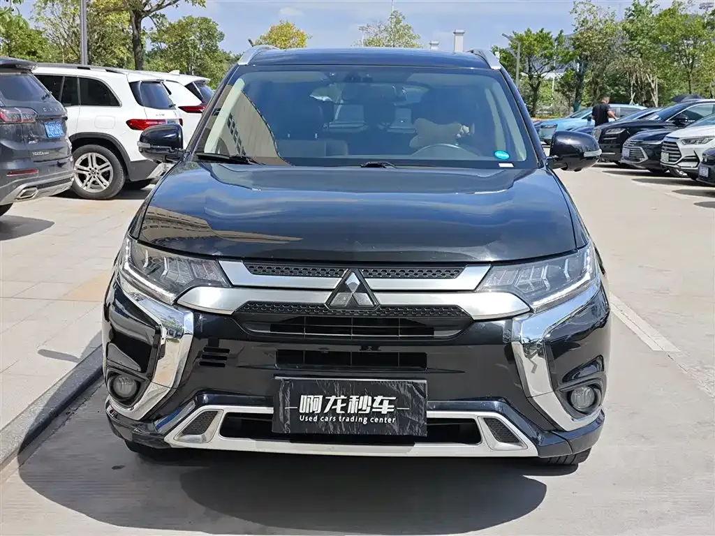 Mitsubishi Outlander — фото 7