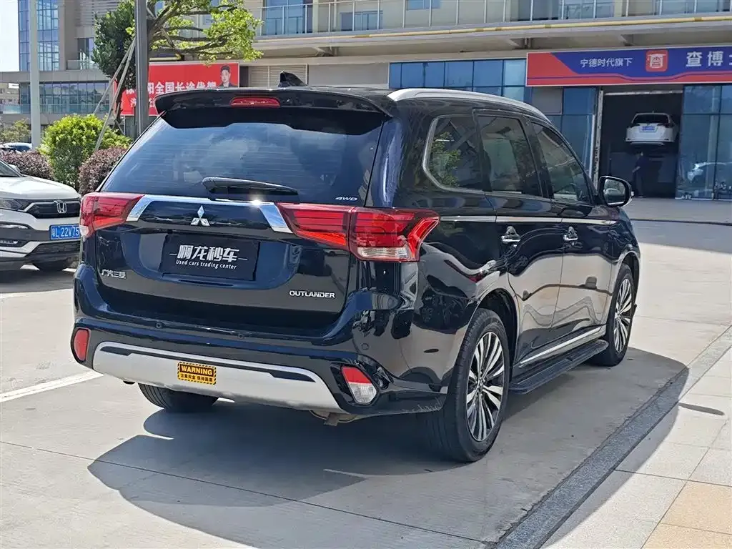 Mitsubishi Outlander — фото 4