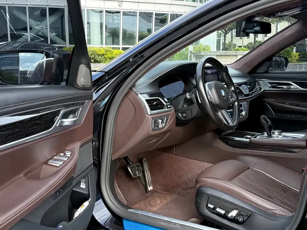BMW 7 Series 2021 из CN, фото 7
