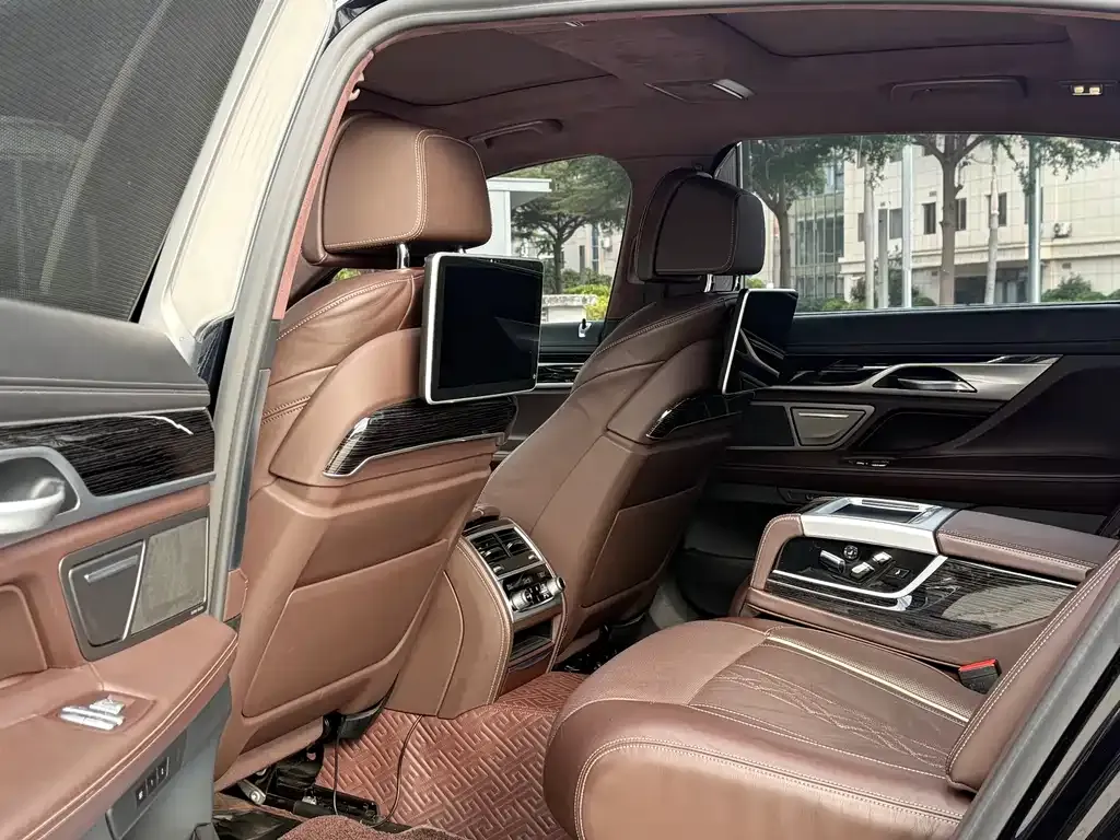BMW 7 Series 2021 из CN, фото 4