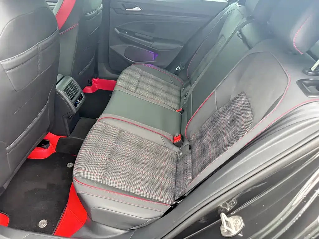 Volkswagen Golf GTI — фото 4