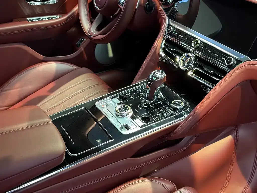 Bentley Flying Spur — фото 2