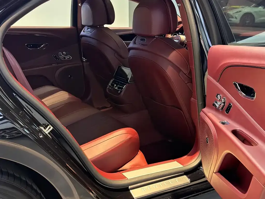 Bentley Flying Spur — фото 4