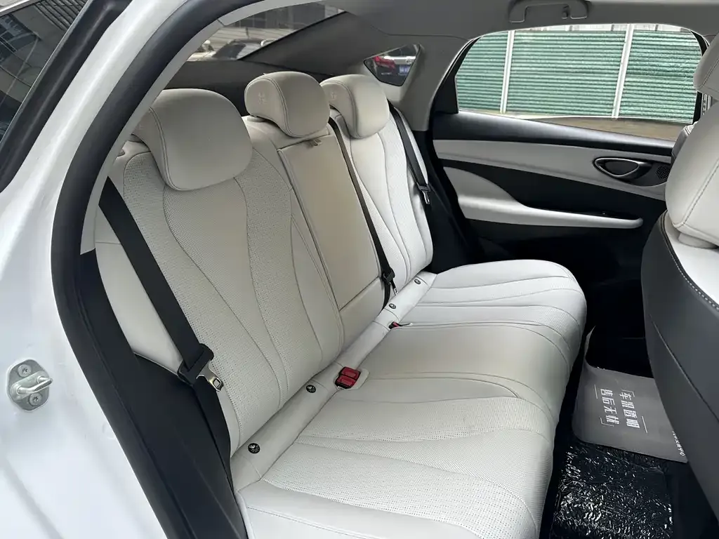 BYD Seal 05 DM-i — фото 6