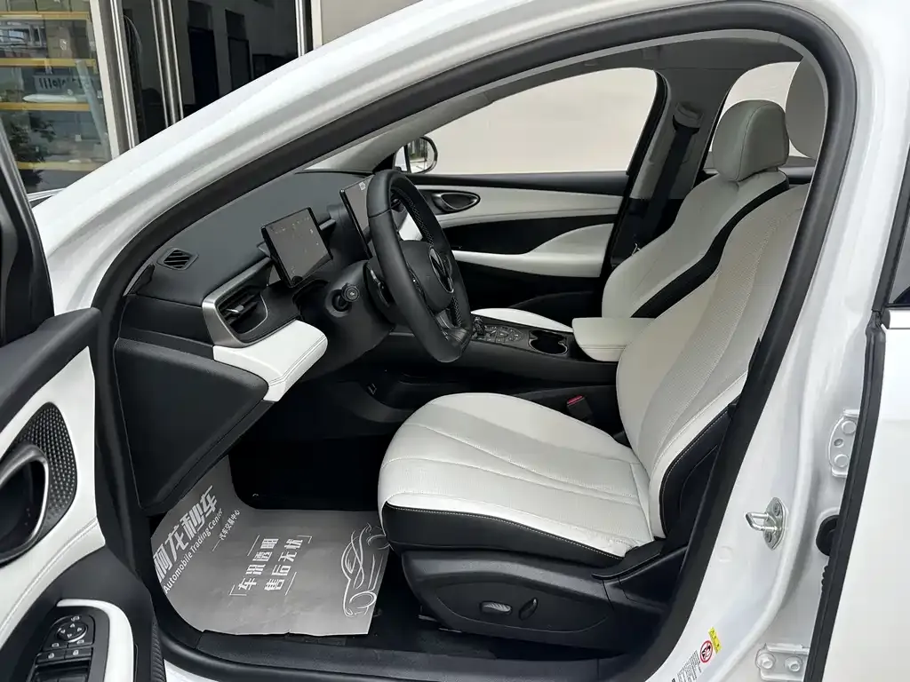 BYD Seal 05 DM-i — фото 9