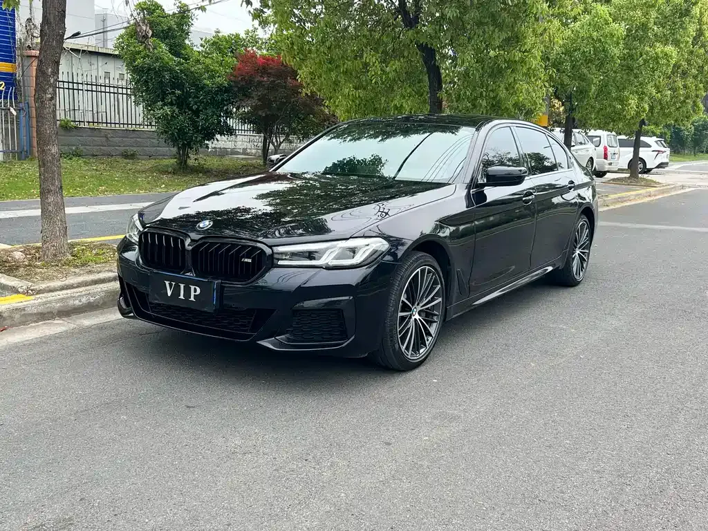 BMW 5 Series — фото 1