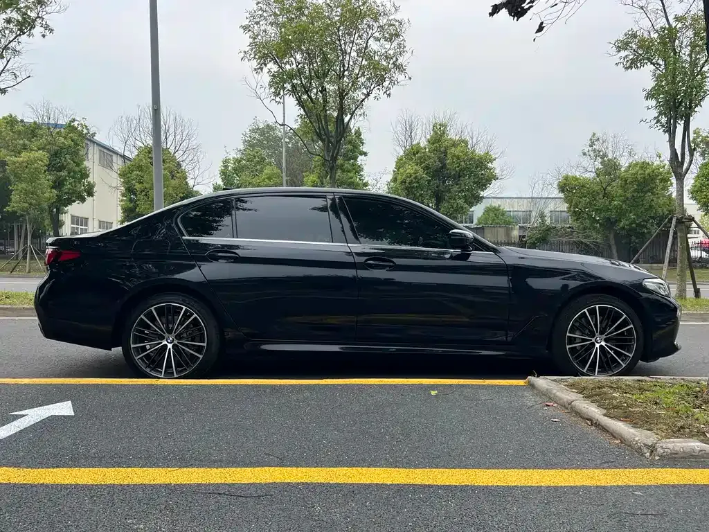 BMW 5 Series — фото 4