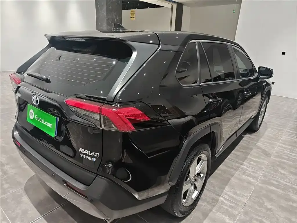 Toyota RAV4 — фото 6