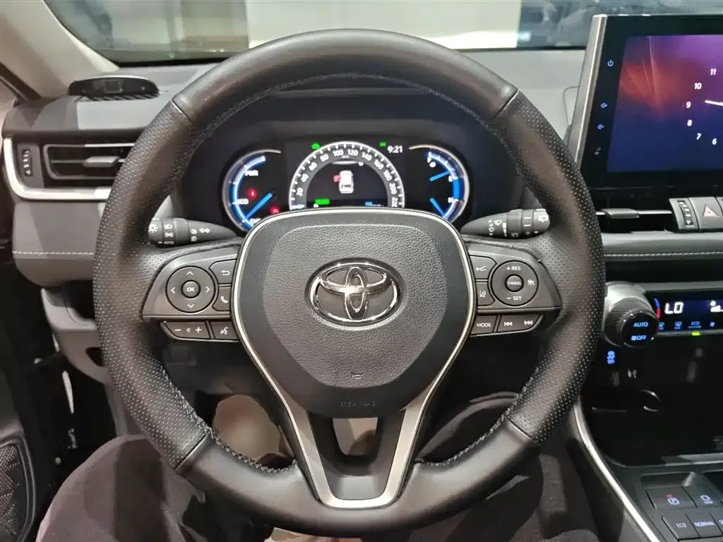 Toyota RAV4 — фото 3