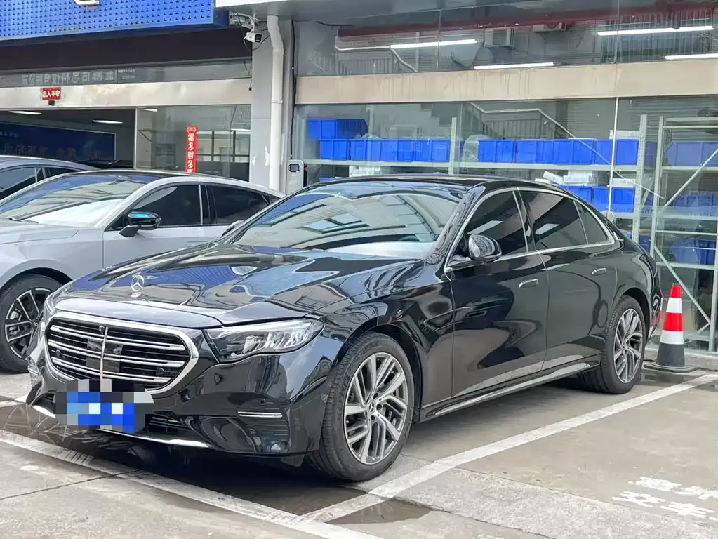 Mercedes-Benz E-Class — фото 1