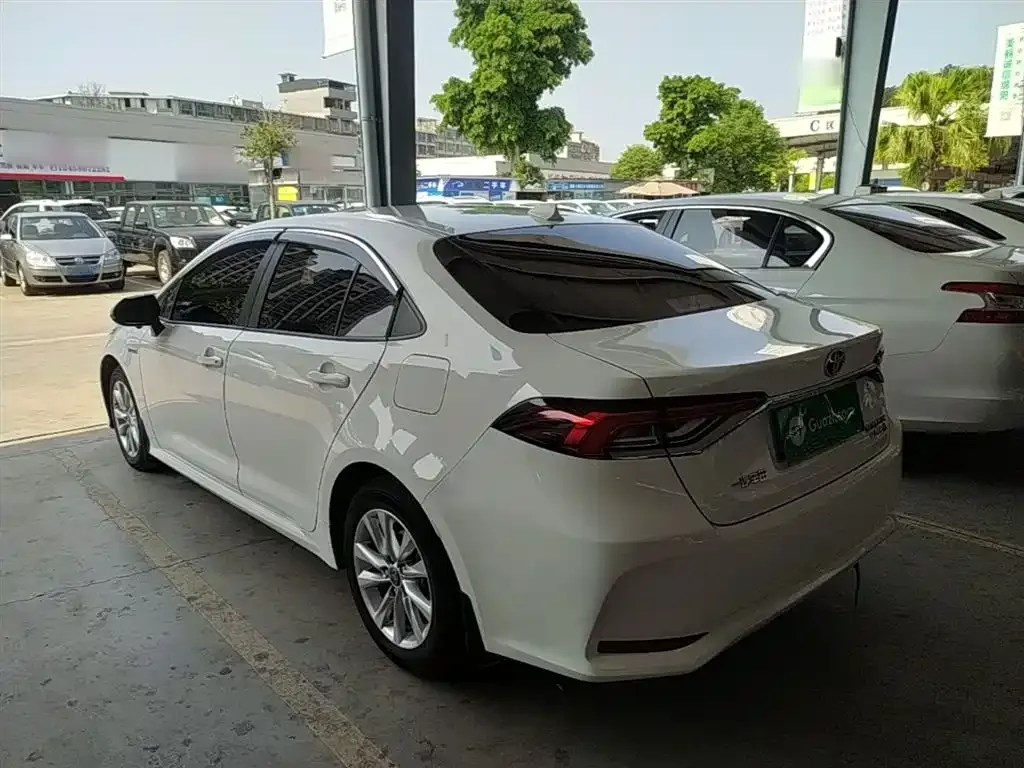Toyota Corolla — фото 9