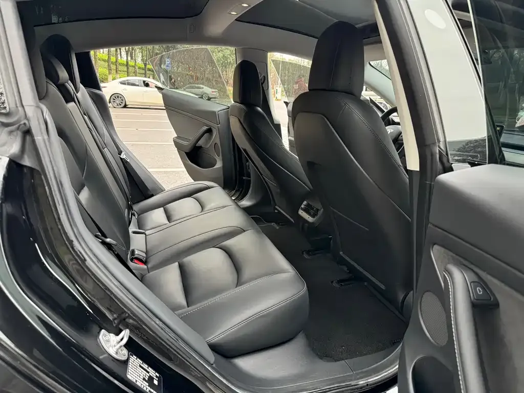 Tesla Model 3 — фото 4
