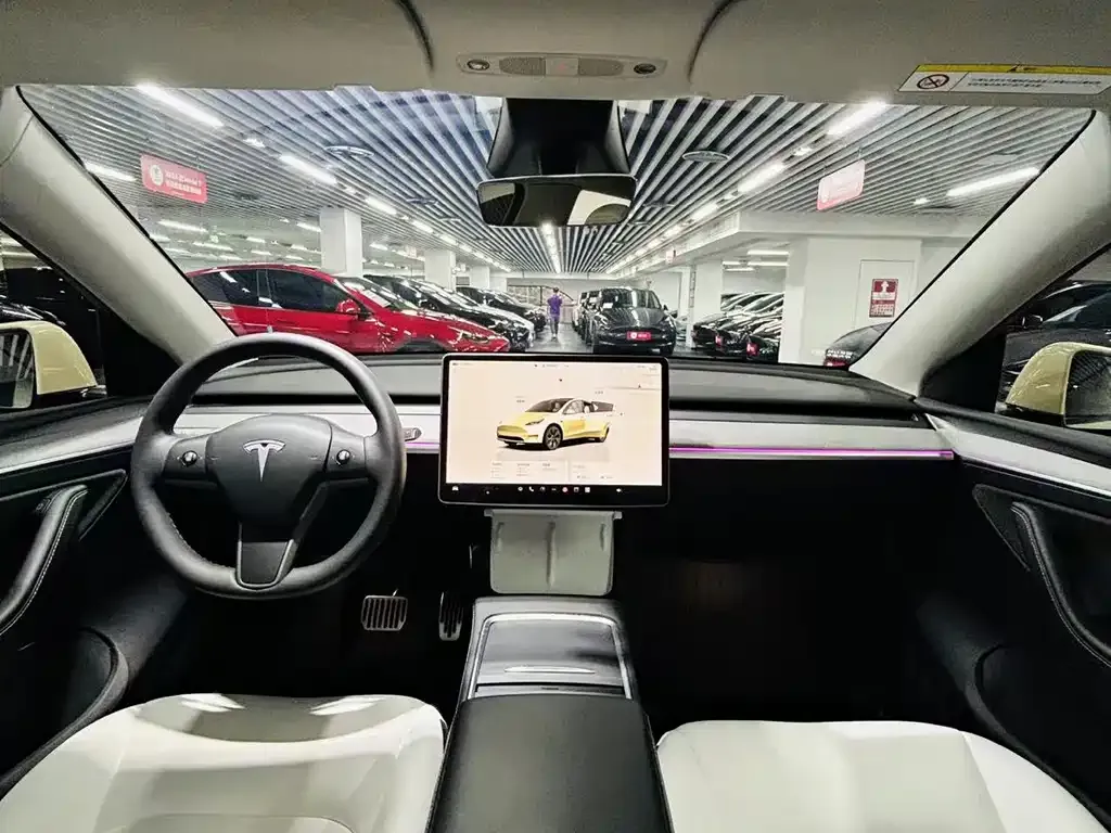 Tesla Model Y — фото 8