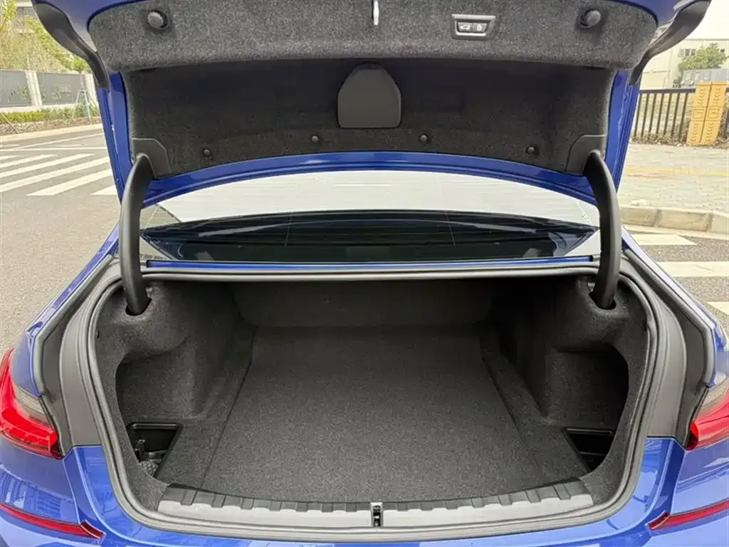 BMW 3 Series 2022 из CN, фото 7