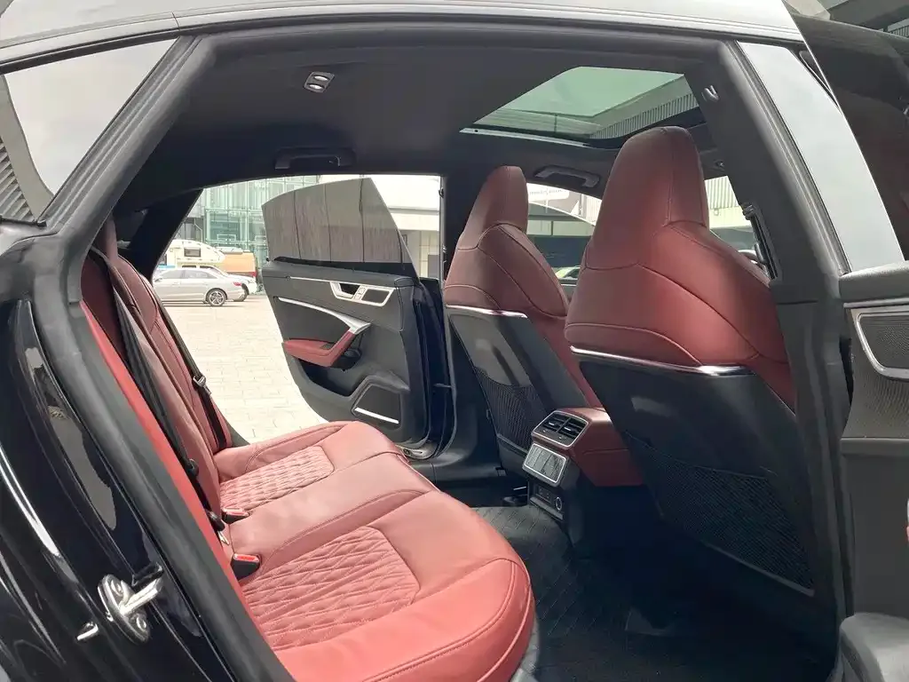 Audi A7L 2024 из CN, фото 7