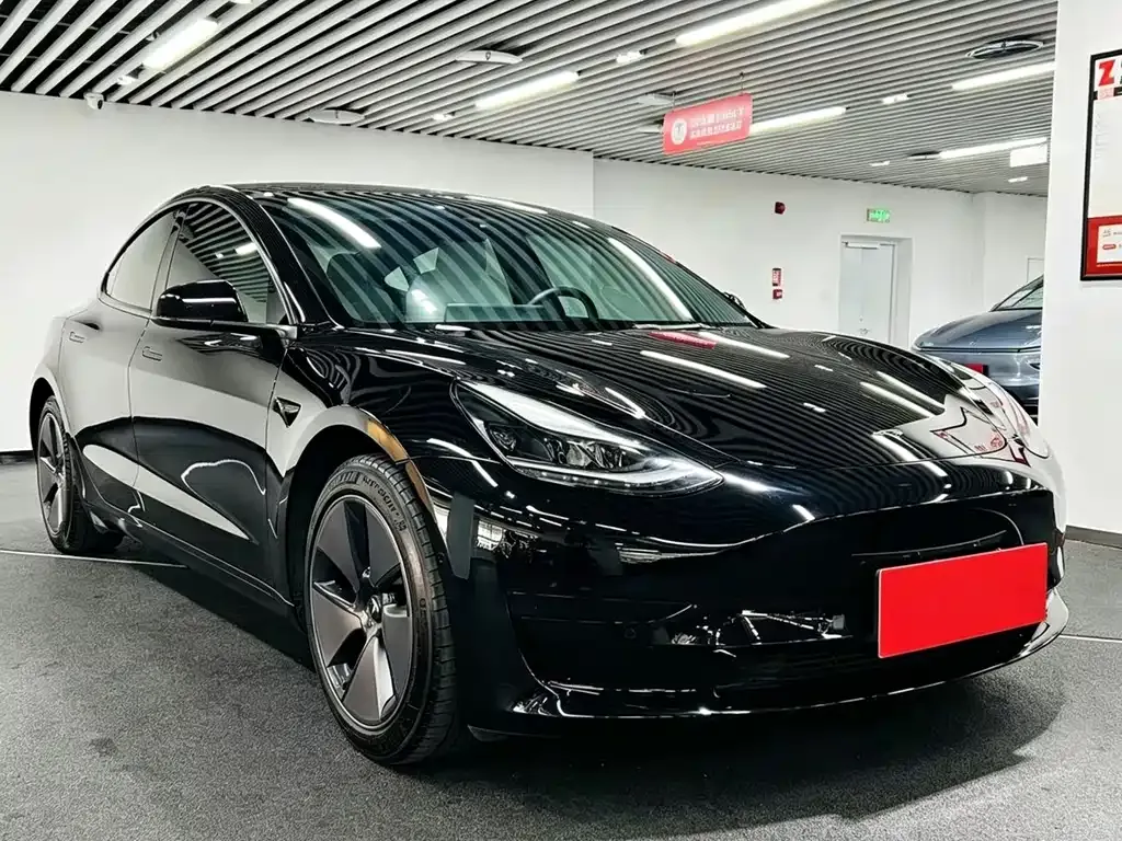 Tesla Model 3 — фото 9