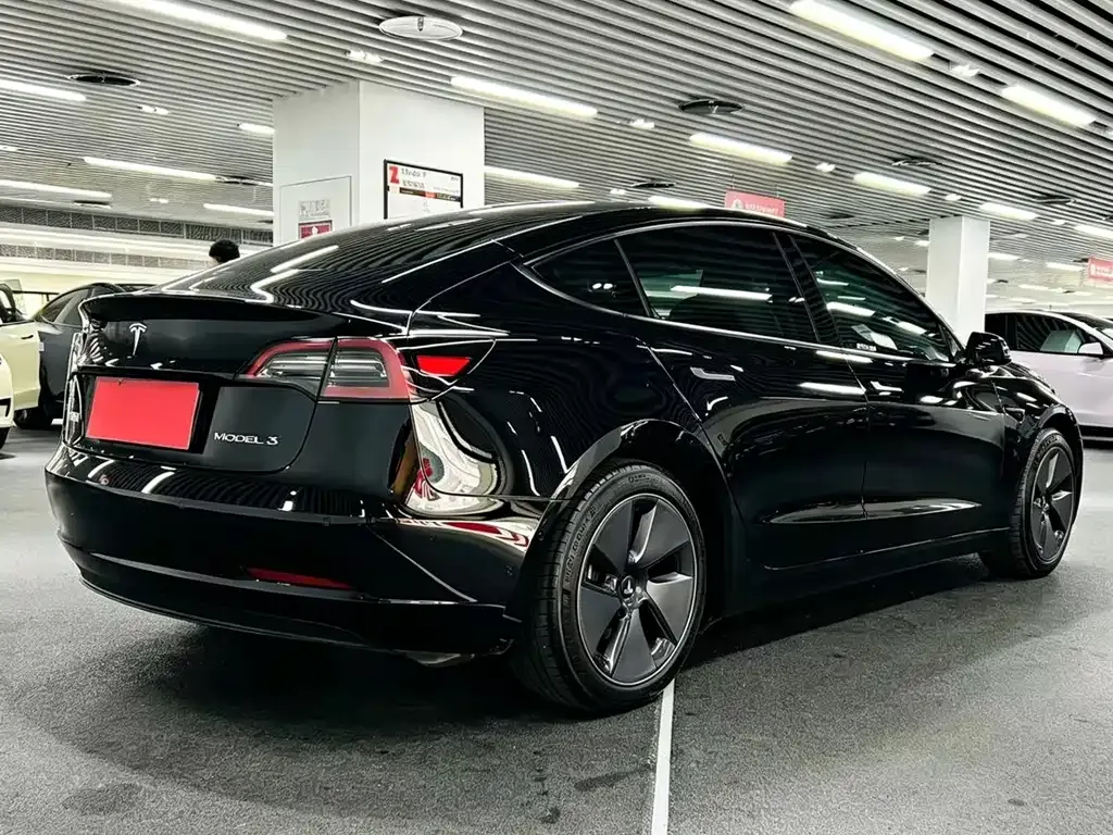 Tesla Model 3 — фото 8