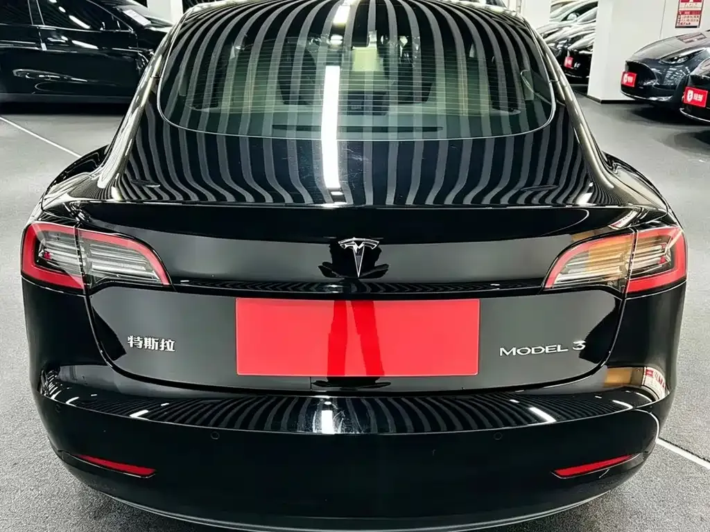 Tesla Model 3 — фото 5