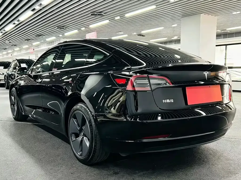 Tesla Model 3 — фото 6