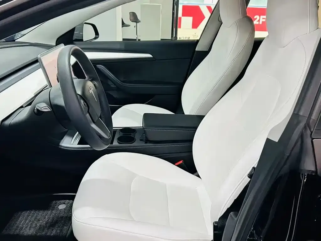 Tesla Model 3 — фото 4